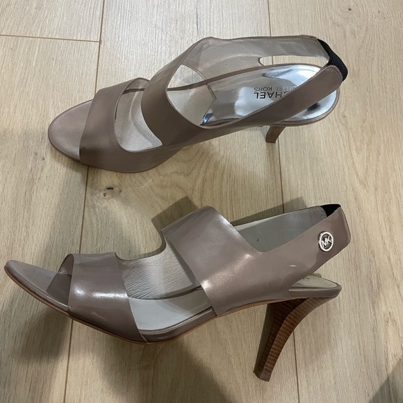 MICHAEL Michael Kors Beige Patent Heels - Picture 2 of 10